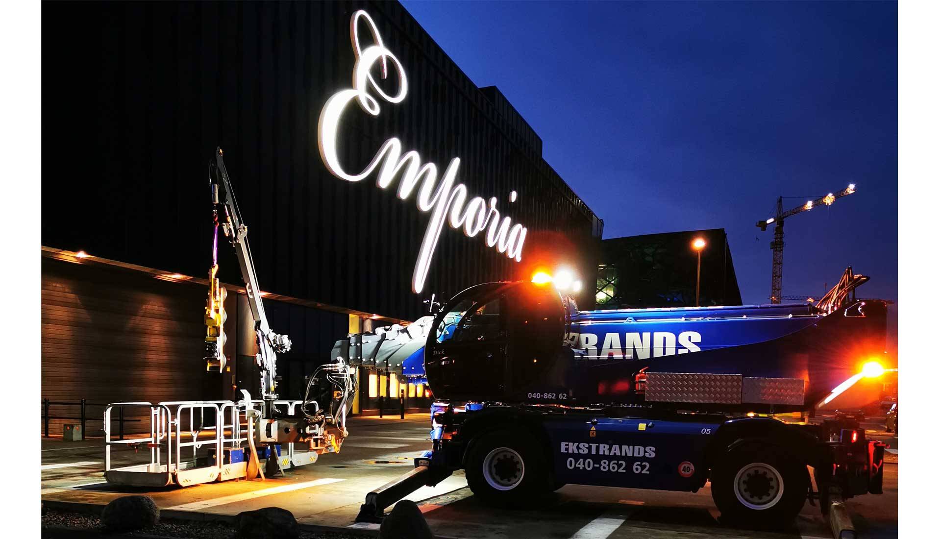 Ekstrands krankorg vid byggnad